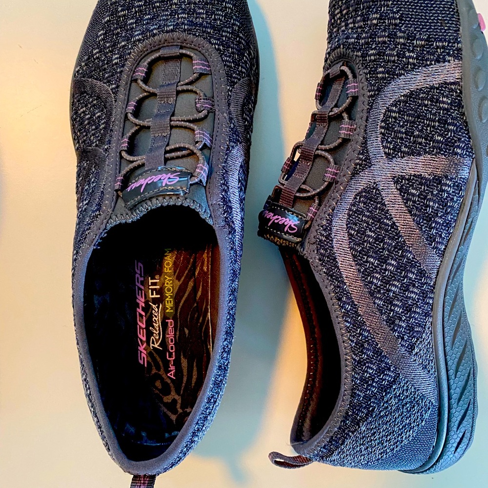 Skechers Womens size 9.5 Breathe Easy slip on Charcoal/Pink